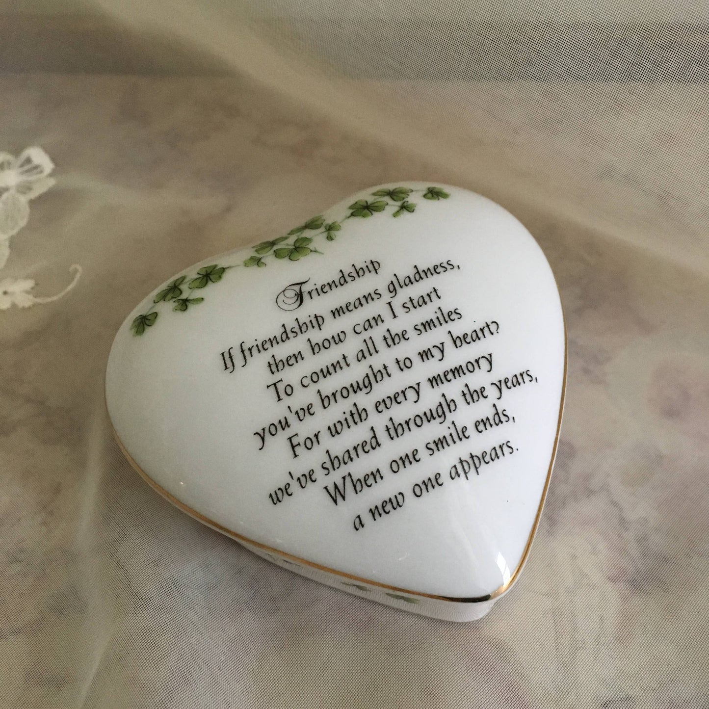 CBE Inc - Porcelain Heart Shaped Keepsake Box-Friendship Saying: Shamrock
