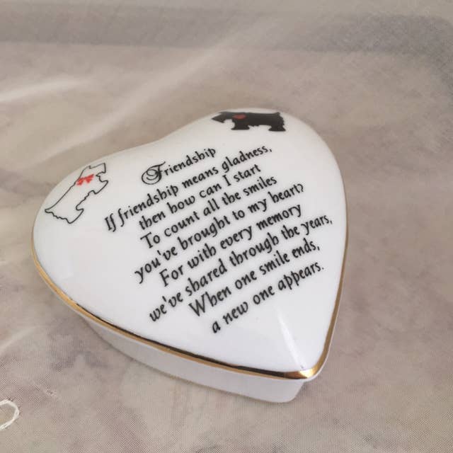 CBE Inc - Porcelain Heart Shaped Keepsake Box-Friendship Saying: Shamrock