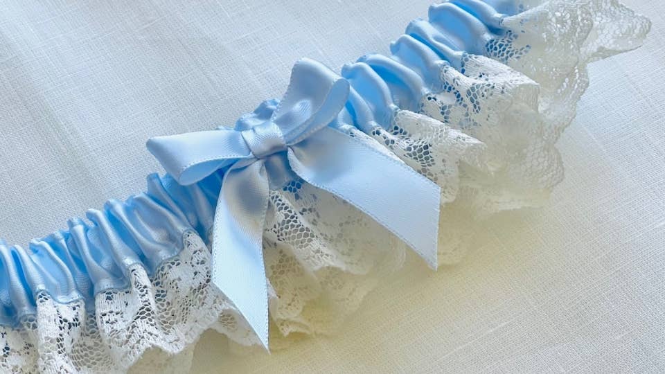 Simply Charming - Ivory Lace Garter - Contrasting Blue Band: Regular / Single