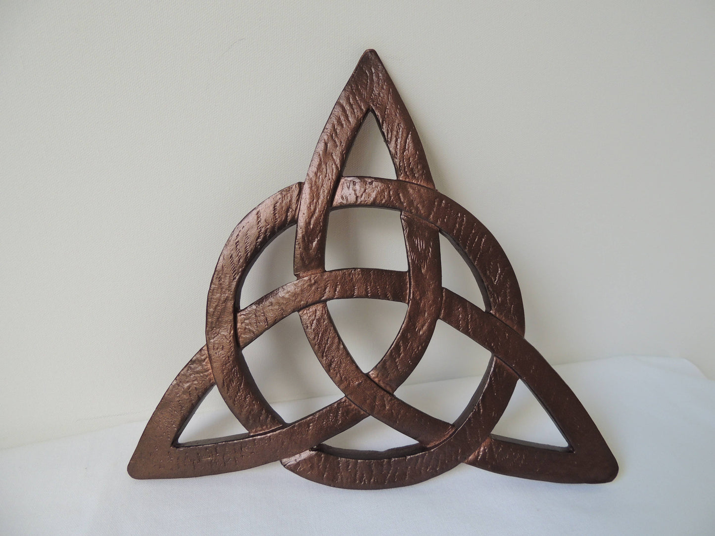 Abbey & CA Gift - Trinity Knot Wall Hanging