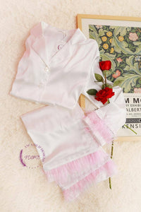 Feather trim satin stretch pajamas: Large / White