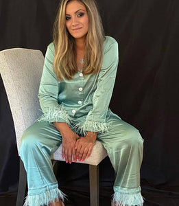 Feather trim satin stretch pajamas: Large / White