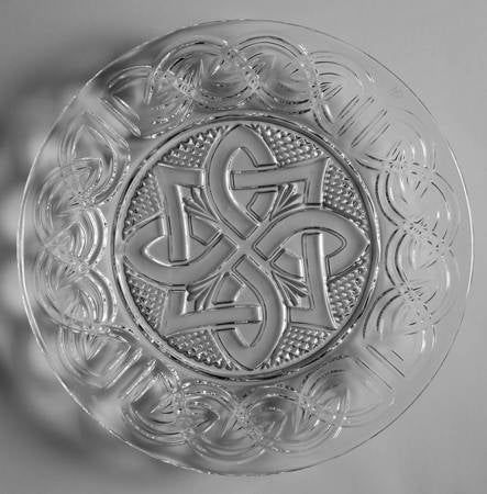 Waterford Society Fionn’s Knot Plate ( One Pair) Item # 108245